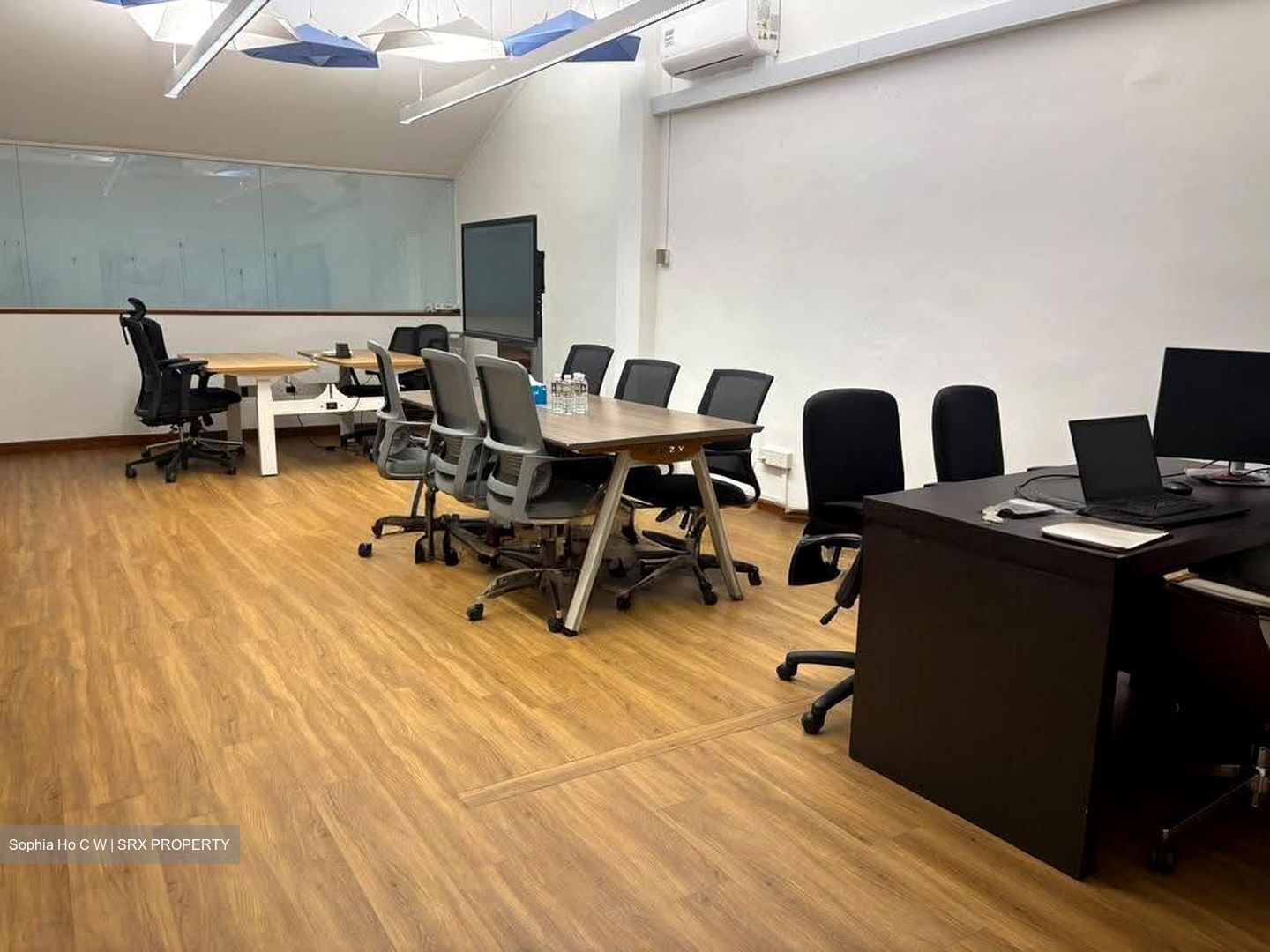 Teo Hong Road (D2), Office #631472961